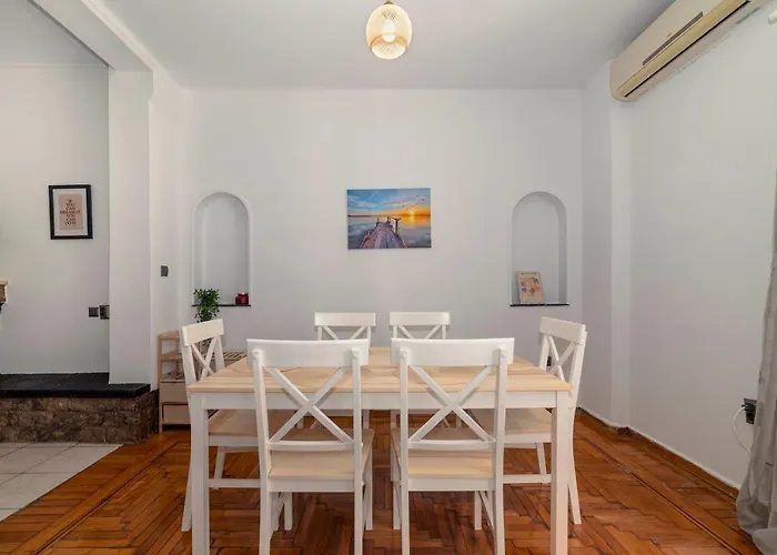 Spacious 2Bd Apartment Next To Athens Archeological Museum